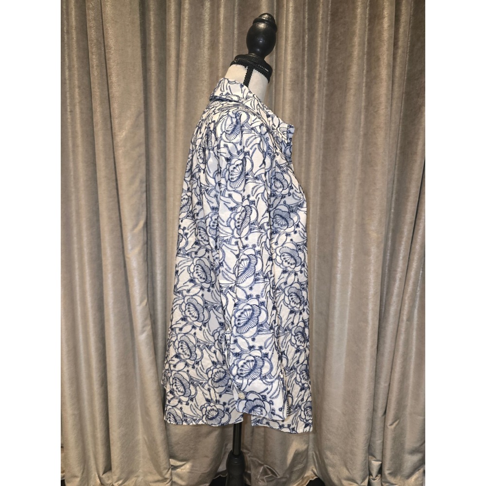 Foxcroft Womens 8 White Navy Blue Floral Embroidered Cotton 3/4 Sleeve Shirt - Picture 3 of 8